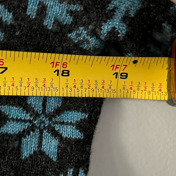 Neve Dark Charcoal Gray and Blue Snowflake 1/4 Zip Wool Sweater, Size M - Picture 10 of 14